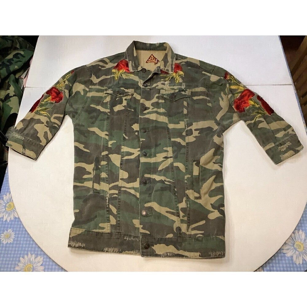 Signature Eight Shacket Shirt Jacket Camo Embroidered Floral Distressed Size S/M - Picture 2 of 10